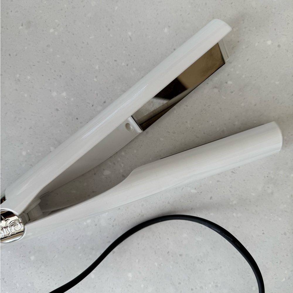 Tyme Accessories Iron Rodan + Fields Exclusive